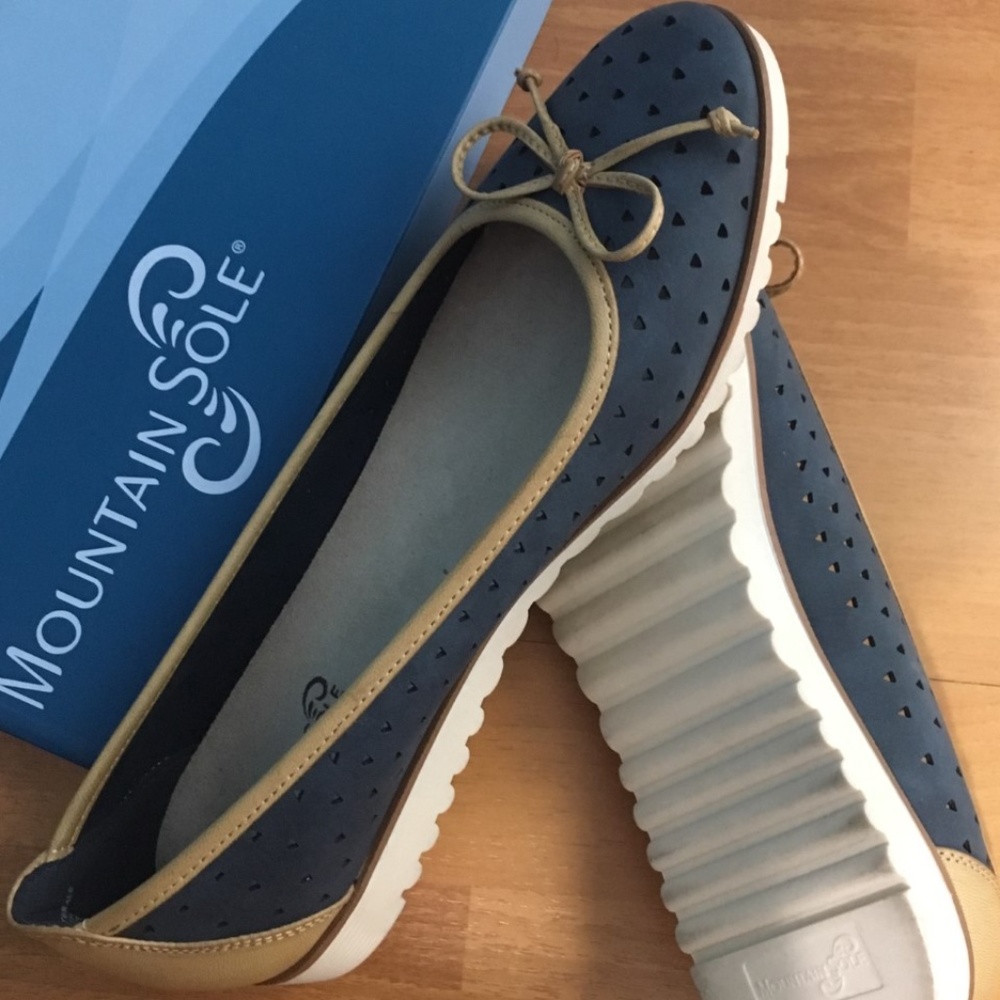 Mountain Sole loafers flats perforated shoes size9